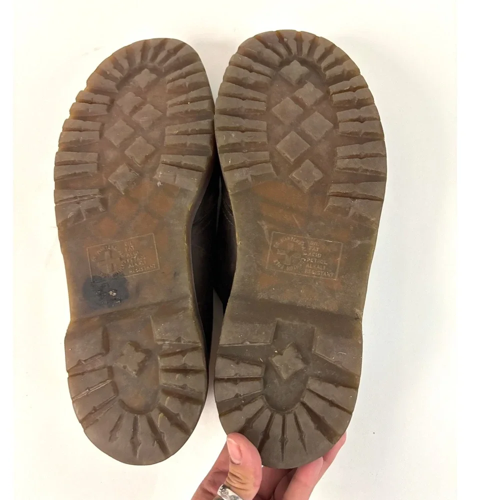 Dr. Martens lace leather eye